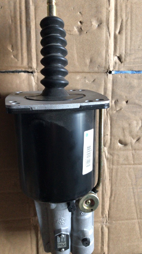 重汽离合器助力器WG9725230041